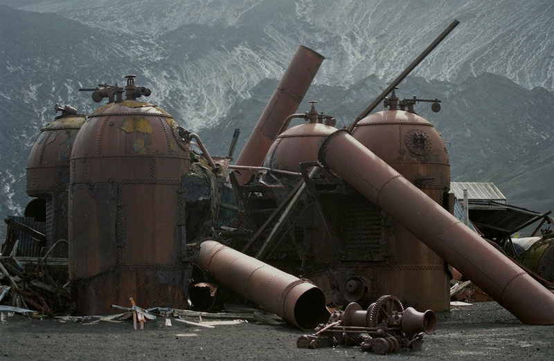 Illustration for article titled 8 Abandoned Antarctic Whaling Stations and Bases that are Still Amazing